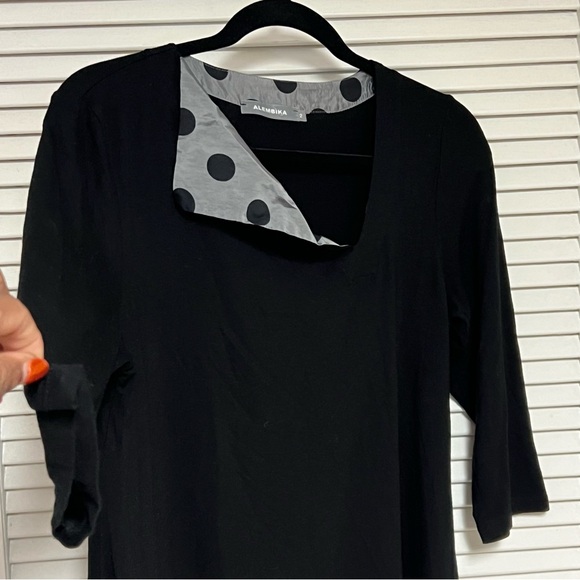 Alembika Top w/ handkerchief sides, 3/4 length sleeves, one collar neckline GUC! - Picture 4 of 14